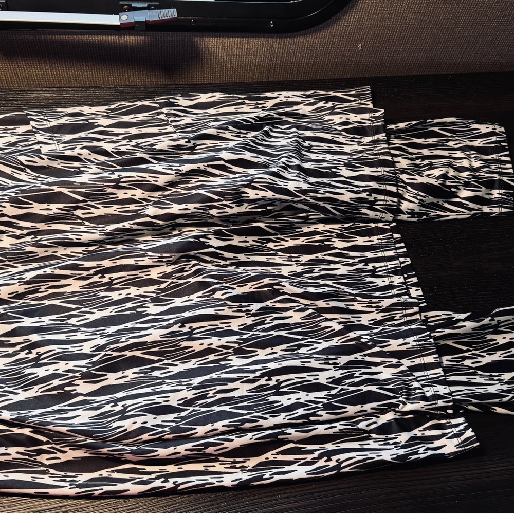 Snoga XL 3/4 length leggings large pocket